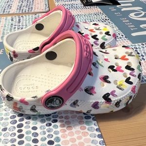 Toddler crocs hearts size 7 like new